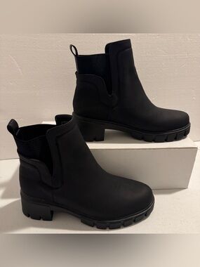 Qupid Women's Ankle Boots Black US Size 9 Slip On Chunky Heel Hunting Casual